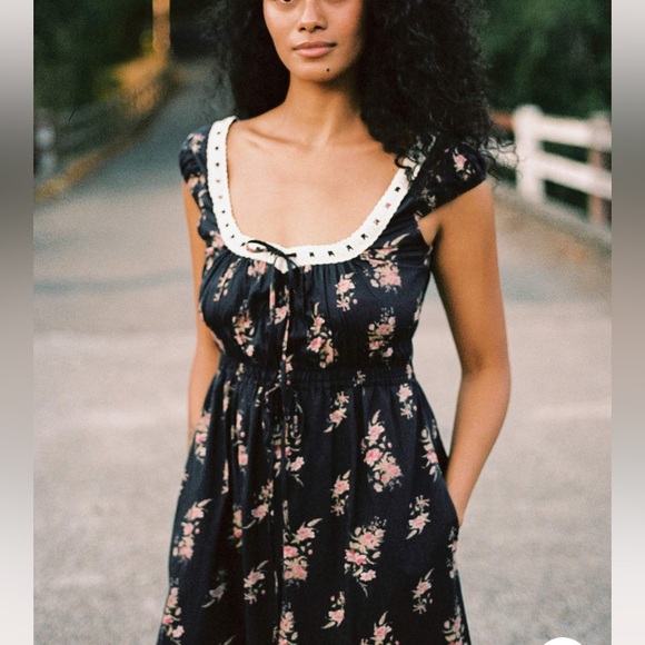 NWT Kelly dress night bouquet. Size small - Picture 2 of 5